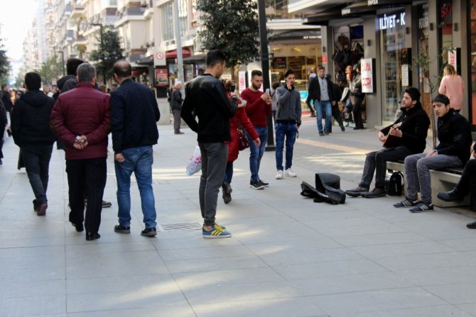 Berberliği Bıraktı, Sokak Müzisyeni Oldu