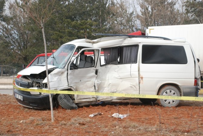 Hasta Nakil Ambulansı Kaza Yaptı: 2 Ölü, 4 Yaralı