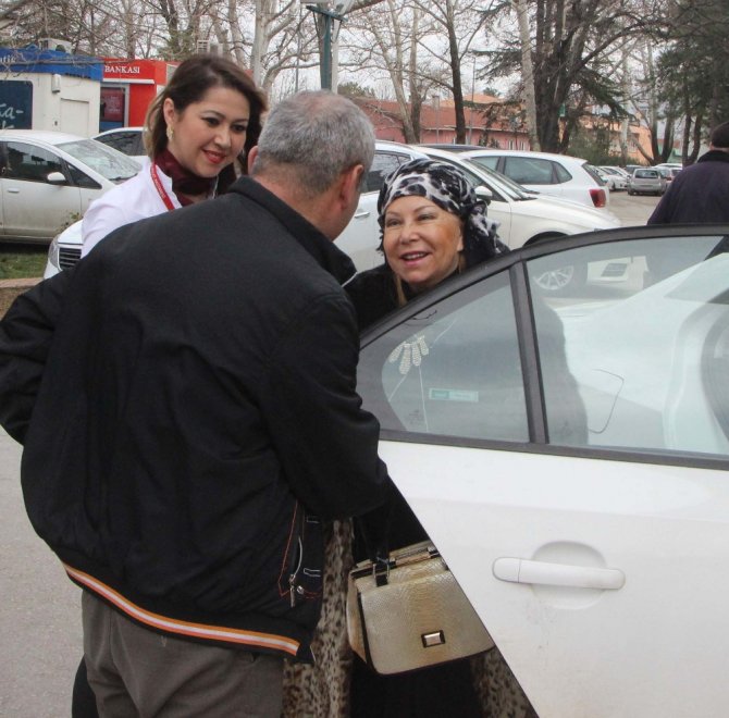 Bedia Akartürk Ameliyat Oldu