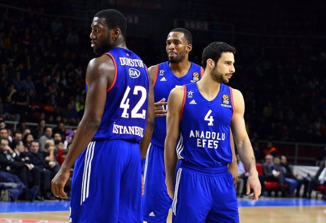 Anadolu Efes, İtalyan Temsilciye Fırsat Vermedi