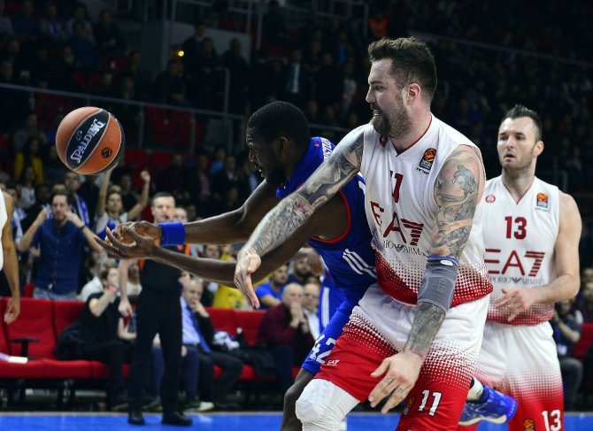 Anadolu Efes, İtalyan Temsilciye Fırsat Vermedi