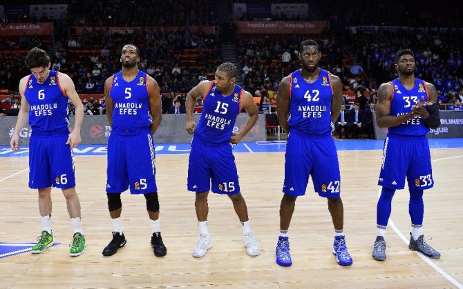 Anadolu Efes, İtalyan Temsilciye Fırsat Vermedi
