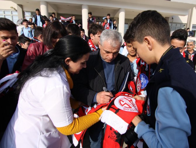 "Eto’o Benim İyi Bir Yardımcım"