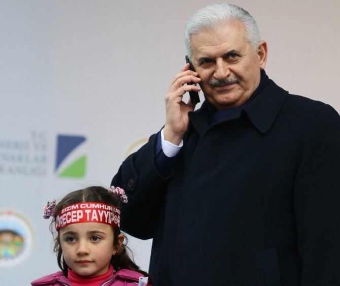 Kürsüde Telefonla Konuştu