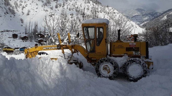 Artvin’de 55 Kişilik Karla Mücadele Timi Gece Gündüz Görev Yapıyor