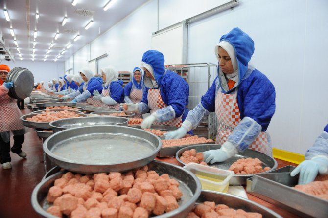 200 Kadın Kasap Binlerce Ton Et İşliyor