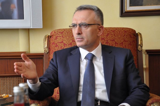 "Siyasi Belirsizlik Yatırımcıyı Etkiliyor"