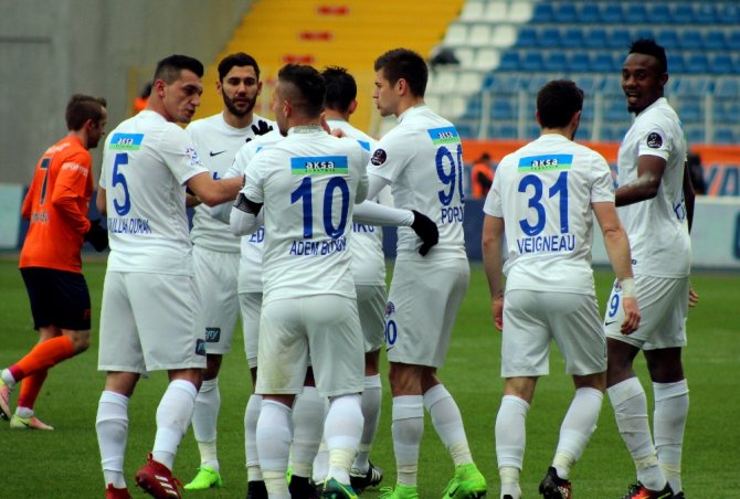 Başakşehir’e İlk Yarıda Büyük Şok !