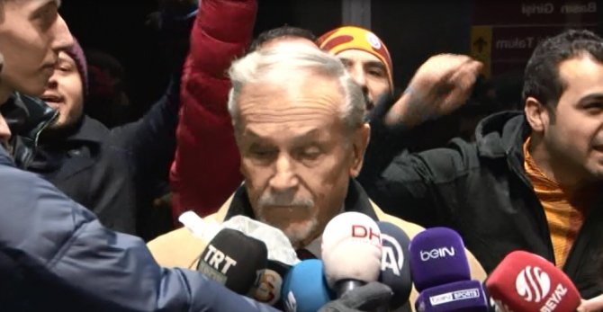 Galatasaray Taraftarından Canlı Yayında Protesto