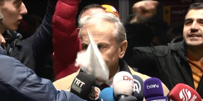 Galatasaray Taraftarından Canlı Yayında Protesto