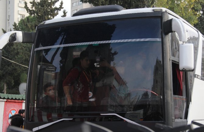 Galatasaray Taraftarını Taşıyan Araçlara Saldırı