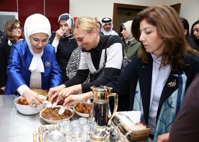 Emine Erdoğan Bahreyn’de Yaşam Merkezini Ziyaret Etti