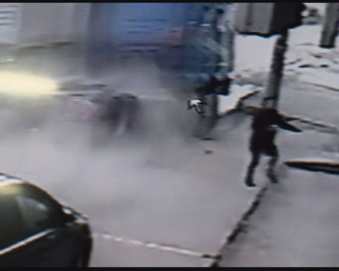 Tırın Altında Kalmaktan Son Anda Kurtuldu