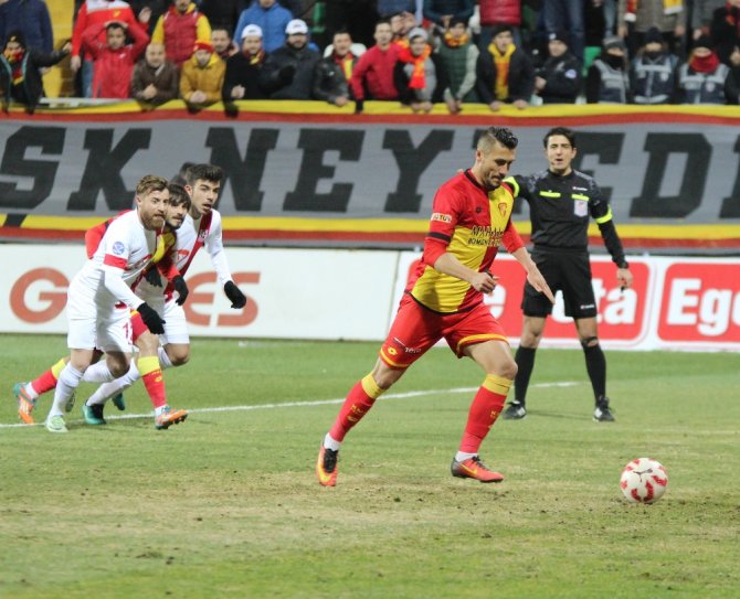 Göztepe Liderliği Son Dakikada Bıraktı