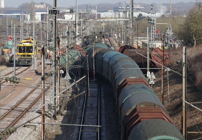 İki Tren Çarpıştı: 1 Ölü, 6 Yaralı