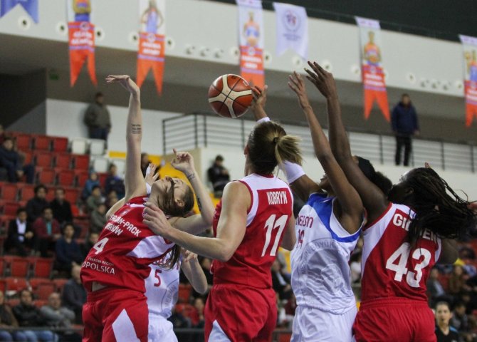 Mersin Avrupa’da Havlu Attı