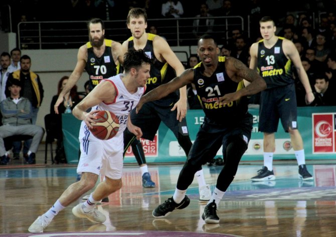 Anadolu Efes Yarı Finalde