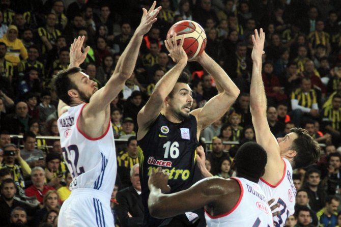 Anadolu Efes Yarı Finalde