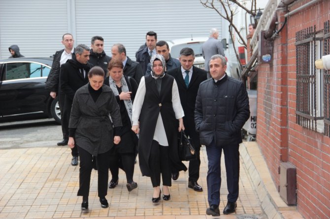 Bakan Kaya’dan Saldırıya Uğrayan Başörtülü Kıza Ziyaret