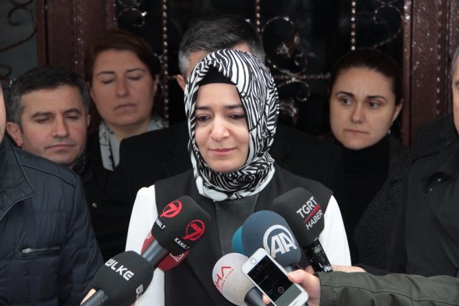 Bakan Kaya’dan Saldırıya Uğrayan Başörtülü Kıza Ziyaret