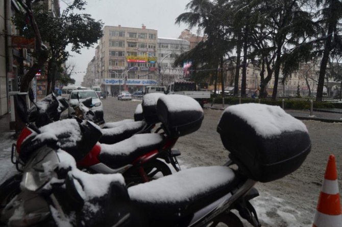 Trabzon’da Kar Yağışı Hayatı Olumsuz Etkiliyor