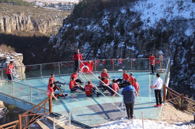 İlk Kez Cam Teras Üzerinde Voleybol Oynandı