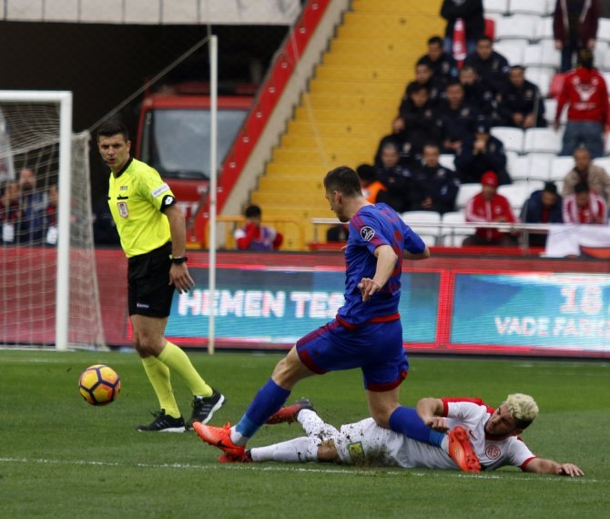 Eto’o 3’lük Attı!