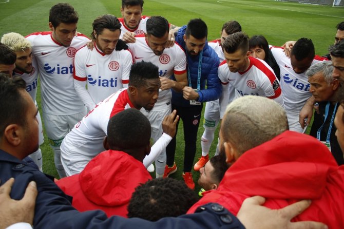 Eto’o 3’lük Attı!