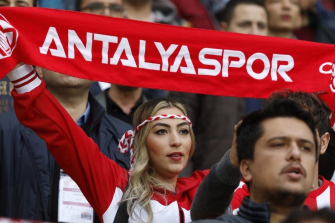 Eto’o 3’lük Attı!