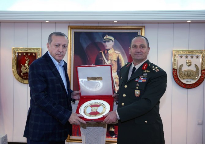 Erdoğan 2. Ordu Komutanlığını Ziyaret Etti