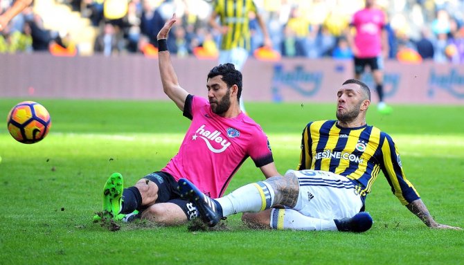 Fener Yine Tekledi: Tribünler ’İstifa’ İstedi