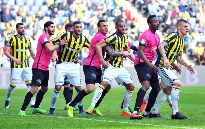 Fener Yine Tekledi: Tribünler ’İstifa’ İstedi