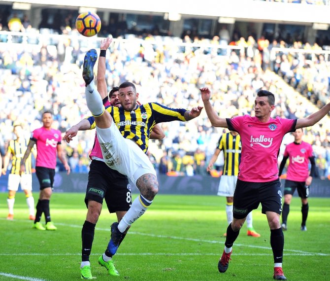 Fener Yine Tekledi: Tribünler ’İstifa’ İstedi