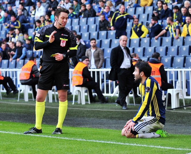 Fener Yine Tekledi: Tribünler ’İstifa’ İstedi