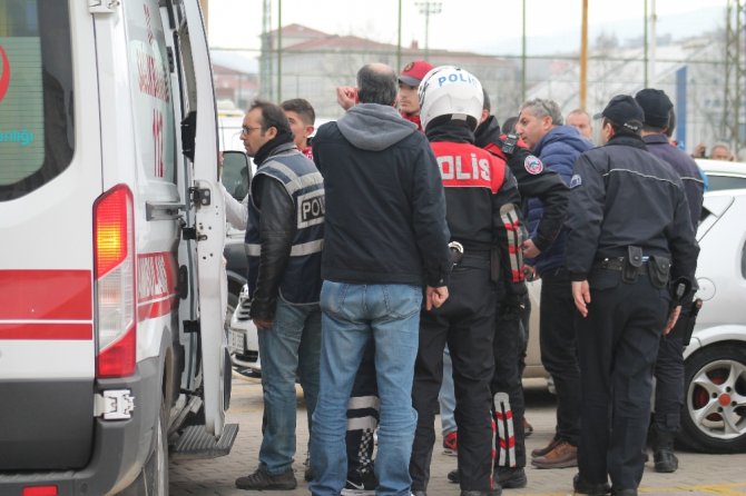 Taraftar Taşla Tesislere Saldırdı: 2 Polis Yaralandı