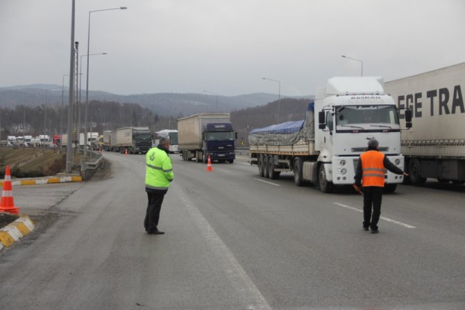 Bolu Dağı Tüneli’ndeki Kaza İstanbul Yönünü Trafiğe Kilitledi