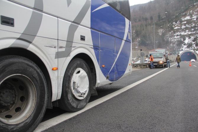 Bolu Dağı Tüneli’ndeki Kaza İstanbul Yönünü Trafiğe Kilitledi