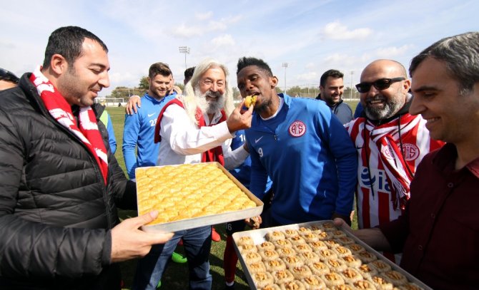 Antalyaspor’a ’Tatlı’ Sürpriz