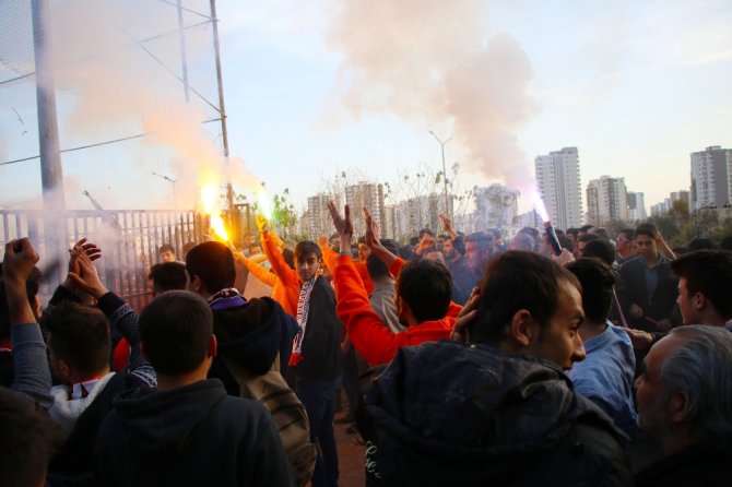 Adanaspor Taraftarlarından Protesto