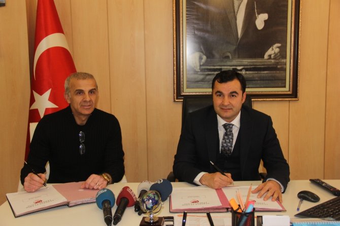 Oğuz Çetin İmzayı Attı