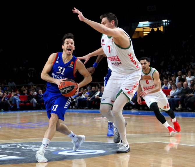 Anadolu Efes’ten 12. Galibiyet