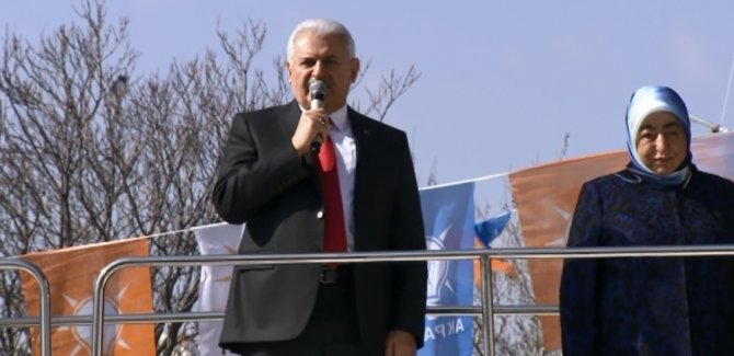 Salon Dışındaki Vatandaşlara Hitap Etti