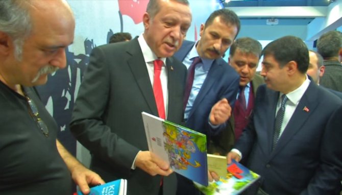 Erdoğan, Uluslararası Cnr Kitap Fuarı’nı Gezdi