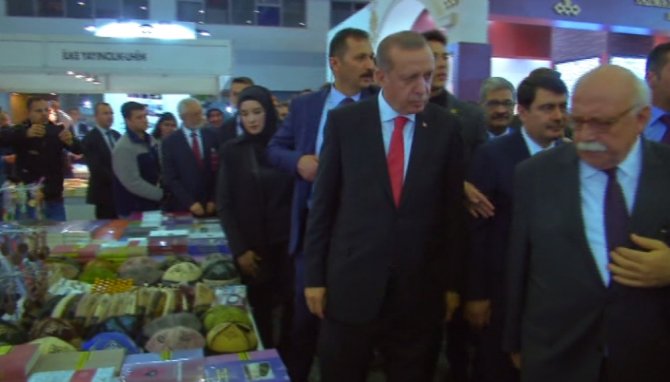 Erdoğan, Uluslararası Cnr Kitap Fuarı’nı Gezdi