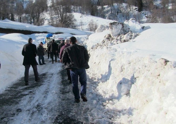 Artvin’in Macahel Bölgesinde Ağır Kış Şartları Hüküm Sürüyor