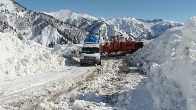 Artvin’in Macahel Bölgesinde Ağır Kış Şartları Hüküm Sürüyor
