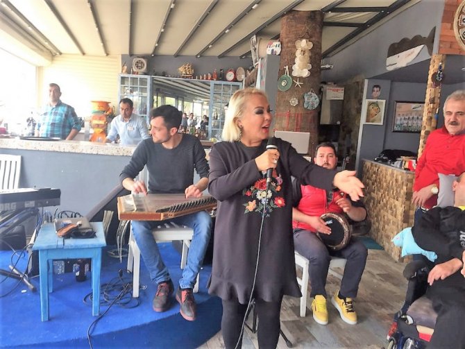 Safiye Soyman’a Doğum Günü Sürprizi