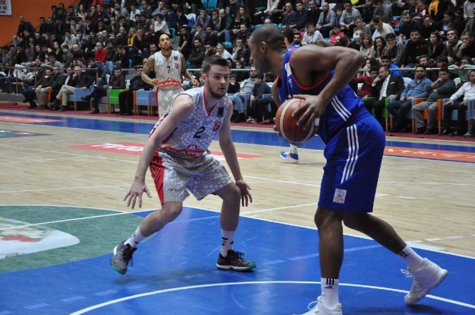 Anadolu Efes Deplasmandan Puanla Döndü