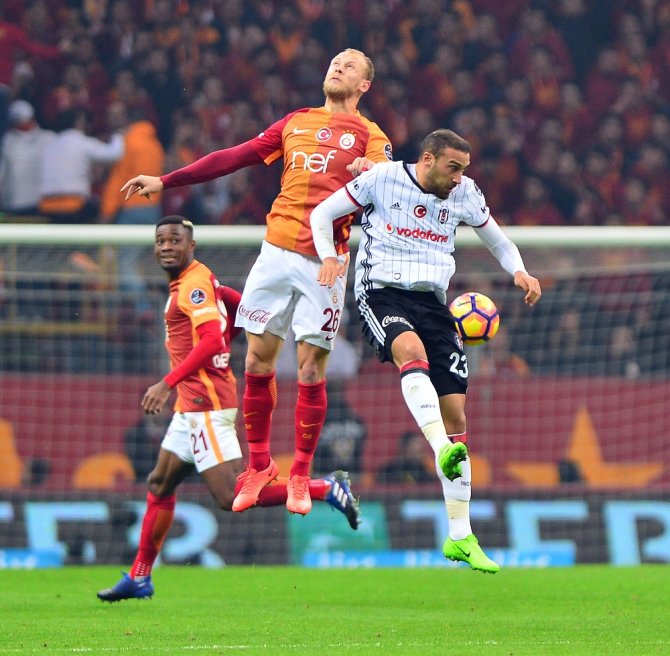 İlk Yarı Sessiz Bitti