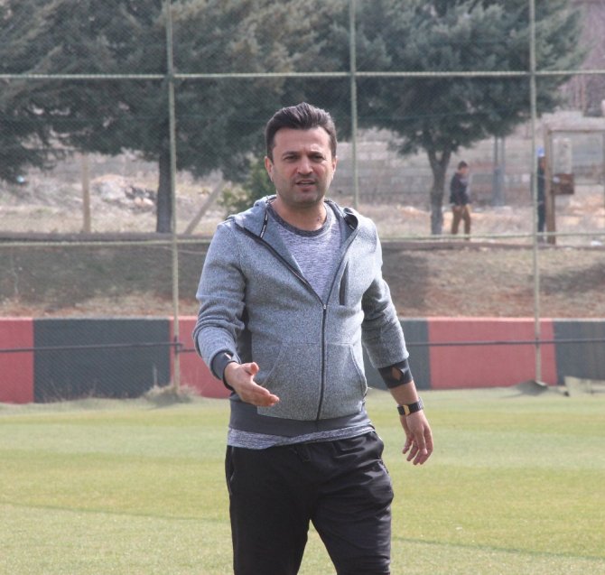 Bülent Uygun Oyuncularının Performansından Memnun
